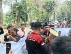 Merasa Di Lecehkan, LSM Dan Wartawan Geruduk Kantor DPRDSU Minta Presiden Copot Yandri Susanto Menteri Pemdes PDT