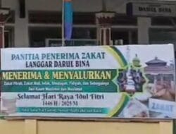 Remaja Langgar Darul Bina Bagikan Takjil kepada Masyarakat