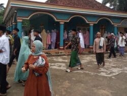 Ratusan Warga Masyarakat Desa Sinar Laga RW. 04 Menjalankan Ibadah Sholah Idul Fitri