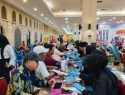 Dr H Misri Hasanto,SH.,M.Kes.,CPLA CEO DPP RHIR Ikuti Giat Donor Darah Di Pekanbaru.