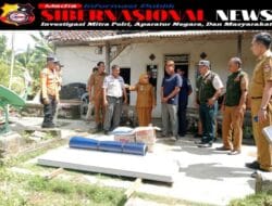Peduli Dengan Warga, Bupati Mesuji Tinjau Langsung Rumah Warga Yang Tertimpa Pohon Tumbang, Salurkan Bantuan Langsung