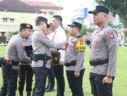Wakapolda Sumsel Pimpin Apel Pagi dan Berikan Penghargaan Kepada Personel Polda Sumsel yang Berprestasi”