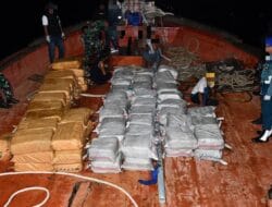 *Operasi Gabungan TNI AL dan Kanwil DJBC Berhasil Mengamankan Kapal Aungtoetoe 99 dan 5 Anak Buah Kapal Penyebab Penyelundupan Narkotika*
