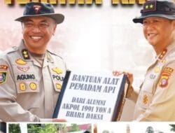 Alumni AKABRI 91 Serahkan 9 Alat Pemadam Kebakaran