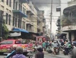 Kebakaran di Toko Mainan Wira Jaya Toys, Petugas Damkar Medan Alami Kendala Padamkan Api