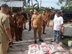 Angin Puting Beliung Terjang 32 Rumah di Sergai Wabup Adlin Tambunan Turun Langsung Berikan Bantuan