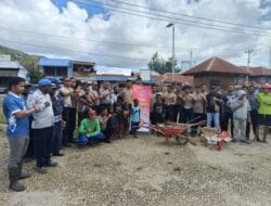 Polres Paniai Timur Gelar Bakti Sosial Gotong Royong Kebersihan Lingkungan Sambut Hari Bhayangkara ke-79