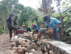 Cuaca Hujan Gerimis, Mendung, dan Berkabut Tak Mengurangi Semangat Kerja Warga Bersama Satgas TMMD ke-125 Tahun 2025