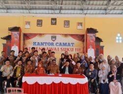 Serah Terima Mahasiswa KKN UNUHA 2025,Tema “Penguatan Desa Melalui UMKM”,