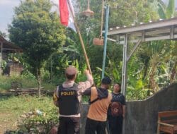 Hari Ulang Tahun Republik Indonesia Ke-80, Polsek Baradatu Pasang Bendera Merah Putih ke Rumah Warga