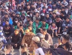 Maros Menyala : Duduk Bersama di Aspal Panas Demokrasi Tak Harus Berdarah”
