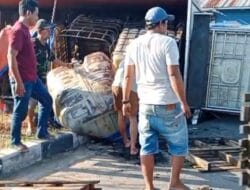 Dump Truck Bermuatan Solar Terbalik di Jalan Baru Maminasata, Dua Diamankan – HIPSI Apresiasi Polres Maros