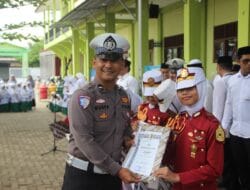 Jadi Pembina Upacara, Satlantas Polres HSU Serahkan Penghargaan Polisi Cilik Banua