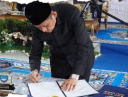 Bupati Enos Lantik 99 Pejabat dan ASN, Tegaskan Komitmen Wujudkan Birokrasi Profesional